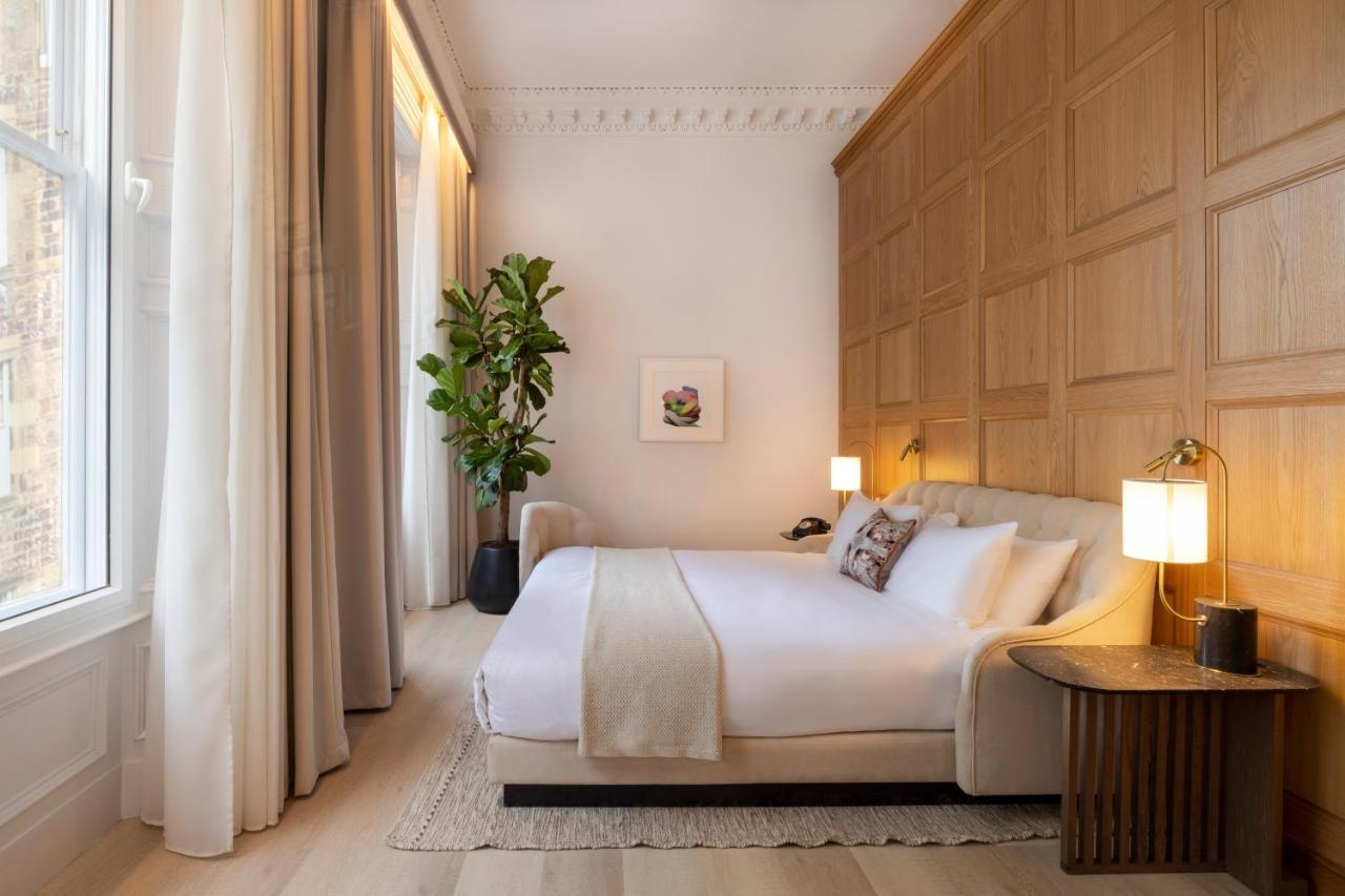 Virgin Hotels Edimburgo Exterior foto A bedroom at The Standard London