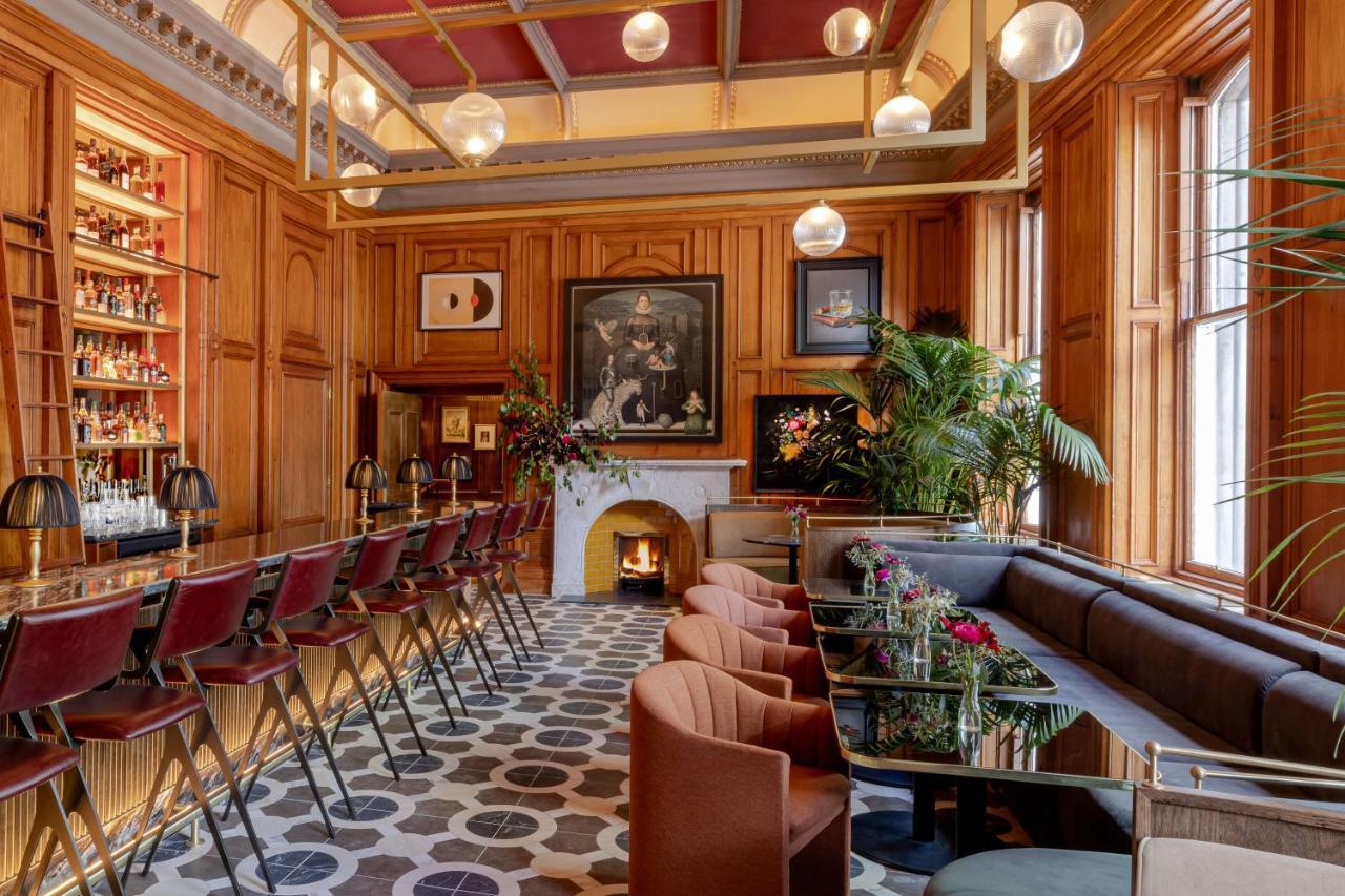 Virgin Hotels Edimburgo Exterior foto The bar at the London Edition