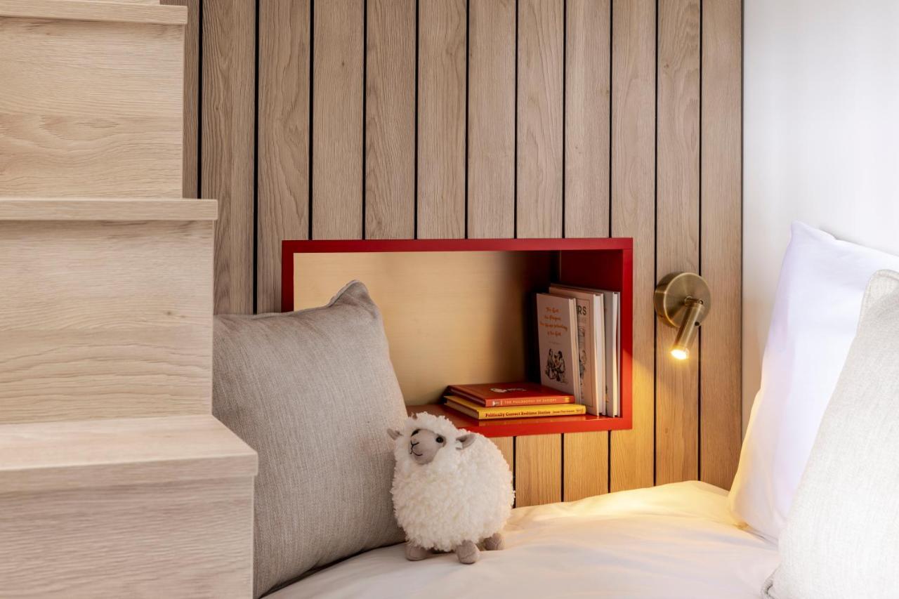 Virgin Hotels Edimburgo Exterior foto A white Bichon Frise