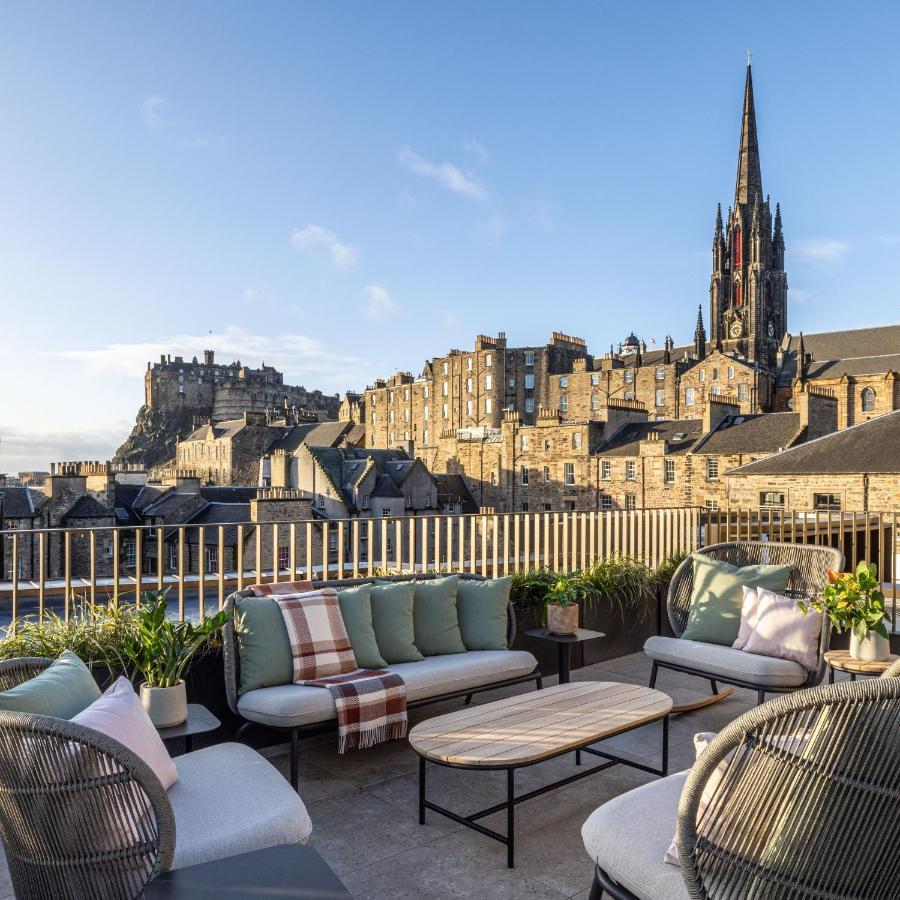 Virgin Hotels Edimburgo Exterior foto The Edinburgh Castle view from the rooftop terrace